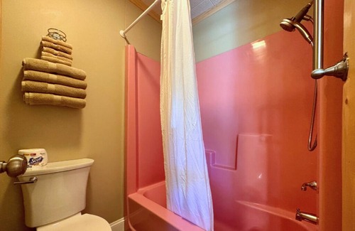 Trout Lake Hotel | Charming Up North hotel room #7 with AC at Twin Cedars Resort in Trout Lake MI