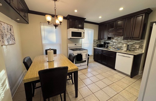 Lakewood House | Charming Updated 2-bedroom Lakewood Oasis