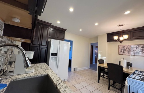 Lakewood House | Charming Updated 2-bedroom Lakewood Oasis