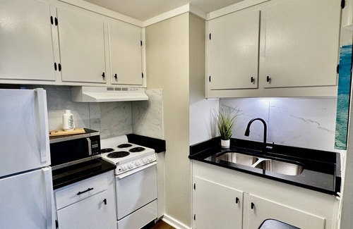 Rosewood House | Charming updated bungalow in the awesome Rosewood community of Columbia.