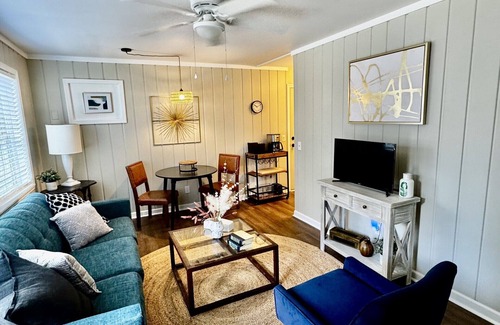 Rosewood House | Charming updated bungalow in the awesome Rosewood community of Columbia.