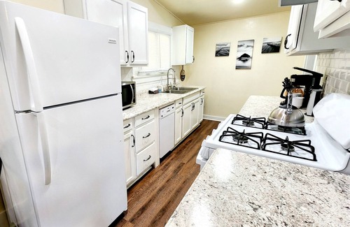 Gulfport Cottage | Charming Updated Cottage Near Beach | Dog-friendly