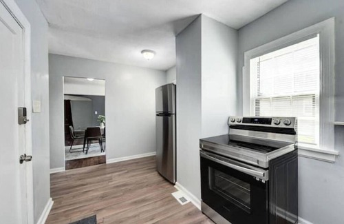 Shaker Heights Apartment | Charming & Updated ~ Long-Stays OK ~ Near Cleveland Clinic