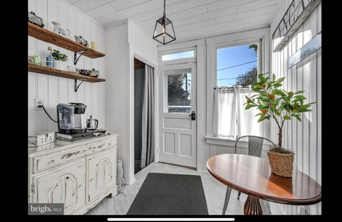 Lancaster House | Charming upscale 3-bedroom 2 bath townhome with WiFi, AC in marvelous Lancaster.