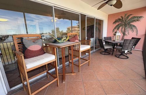 North Redington Beach Condo | Charming 2-bedroom condo in amazing North Redington Beach with AC, WiFi