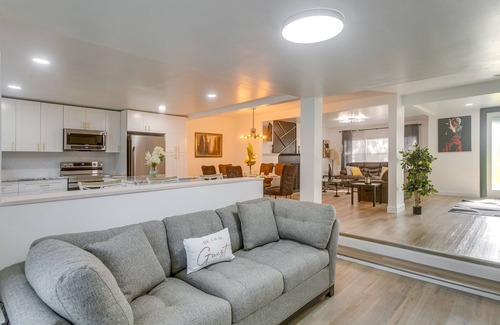 Valdosta House | Charming Valdosta Home w/Deck & Outdoor Dining!
