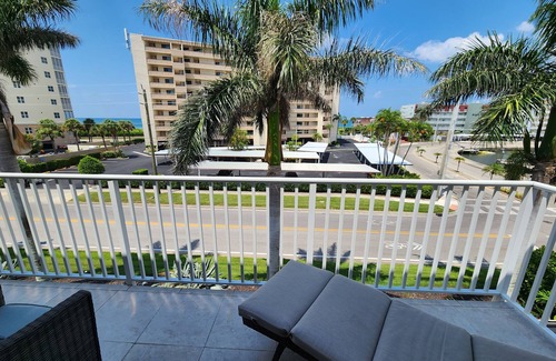 Venice House | Charming Venice Townhouse Steps from the Beach - Your Florida Paradise Awaits!