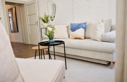 Wahring Apartment | Charming Vienna Flat - near Metro & Volksoper