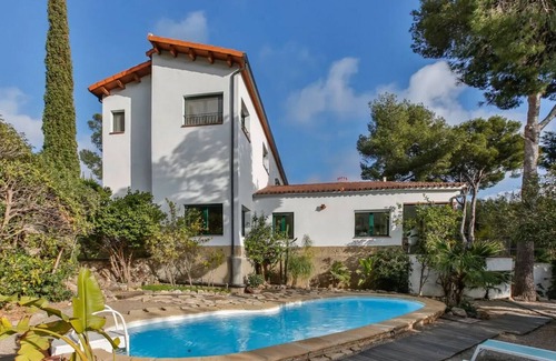Castelldefels Villa | Charming Villa 5 min to Beach and 20 min to BCN!