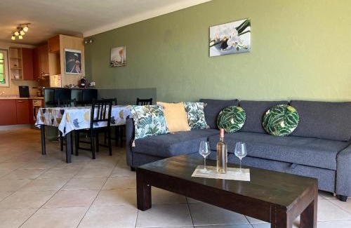 La Croix des Gardes Apartment | Charming Villa-Appartement With A View On The Sea Of 95 M2