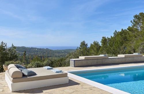 San Juan Bautista Villa | Charming Villa with 5 Bedrooms in San Juan, 1042