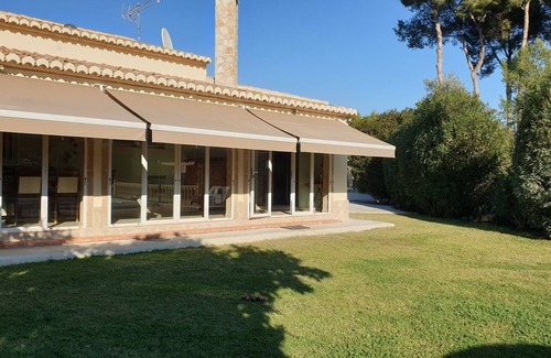 Tarraula Villa | Charming Villa on one level with large pool, lawns, and tennis court