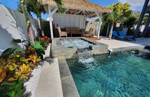 Casabona Villa | Charming villa ROSAYA Swimming pool and Spa in downtown Saint Pierre!