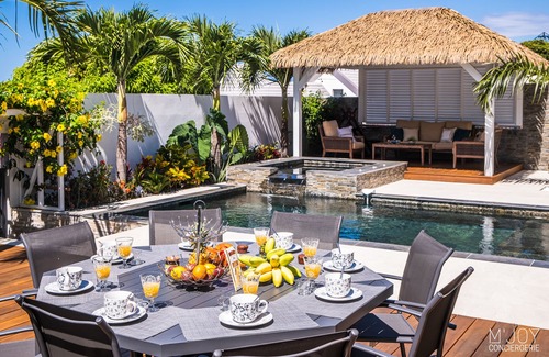 Casabona Villa | Charming villa ROSAYA Swimming pool and Spa in downtown Saint Pierre!