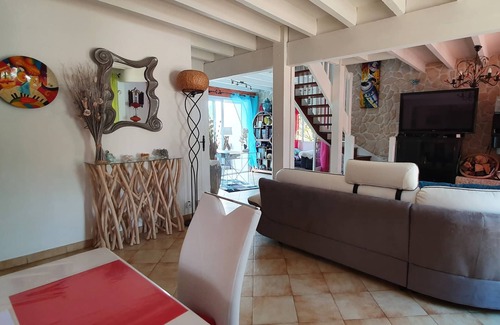 Villefranque Villa | Charming villa with heated pool in lush greenery 15 km from the beach