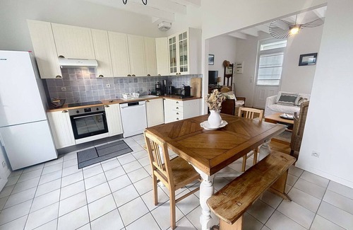 Jullouville House | Charming Villa with Garden, Steps to Beach, Near Town, Free WiFi