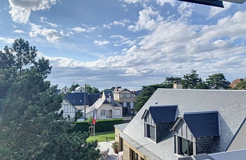 Jullouville House | Charming Villa with Garden, Steps to Beach, Near Town, Free WiFi