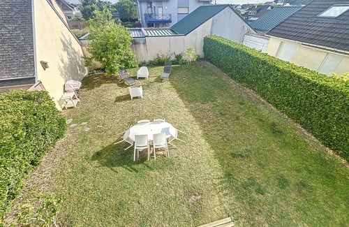 Jullouville House | Charming Villa with Garden, Steps to Beach, Near Town, Free WiFi