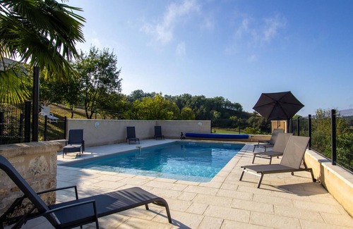 Villamblard Cottage | Charming Villa with Private Pool, Gym, Fireplace & Garden Near Villamblard
