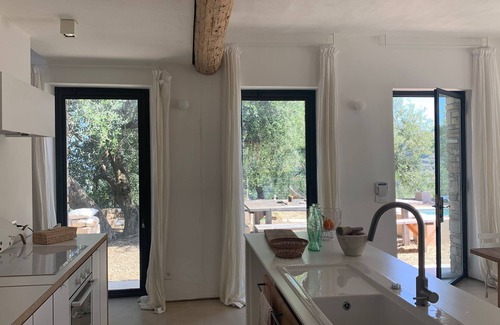 Serreta Villa | Charming villa with private pool and sea view, in the calm of the olive groves