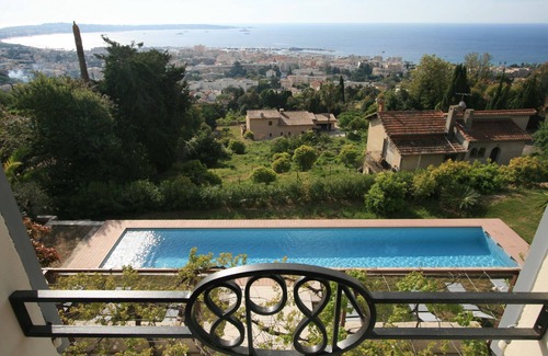 Golfe Juan Villa | Charming villa with sea view and heated swimming pool on the heights of GolfJuan