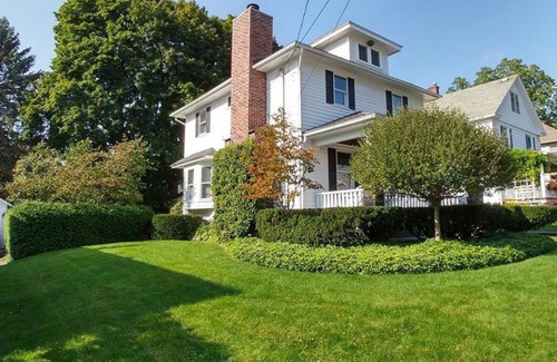 Pittsford House | Charming Village home. Walk to Everything: Restaurants, shops, and canal trail