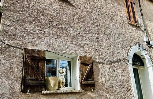 Cambia House | Charming village house with terrace and superb mountain views!