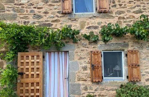 Tailhac Cottage | Charming vineyard house with large terrace for couples
