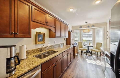 River Plantation House | Charming Vintage 3 Bedroom Townhome Bellevue Nashville 30+ Day