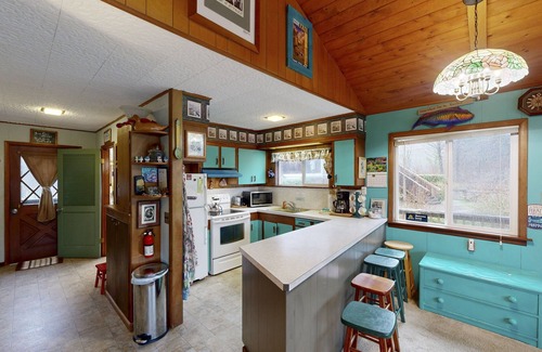 Neskowin Cottage | Charming Vintage House with Tranquil Garden - Just Two Blocks to the Beach