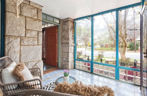 Virginia Highland House | Charming Vintage Modern 1BR, 1BA Apartment in Midtown @Piedmont Park.