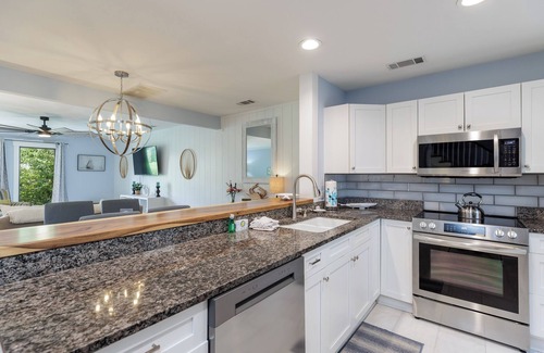 Palmetto Dunes Condo | Charming | Walk to Beach | Pet Friendly | QG588