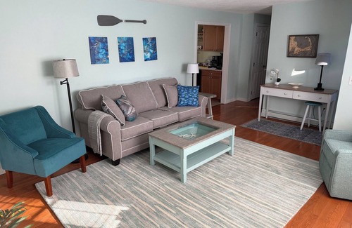 South Chatham House | Charming Walk to Beach Chatham-Bayview Cottage 3 BR-Central A/C; Wi-Fi