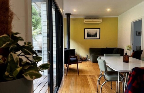 Warburton House | Charming Warburton Getaway!
