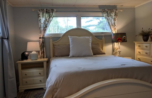 Meredith House | Charming Water Access Home in Beautiful Cummings Cove