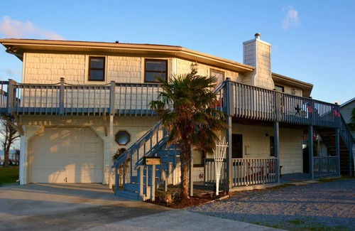 Currituck County House | Charming Water Front Cottage at the Outer Banks with private dock