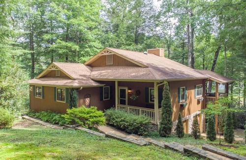 Lake Toxaway House | Charming Waterfront 4-Bedroom Lake Home on Beautiful Lake Toxaway