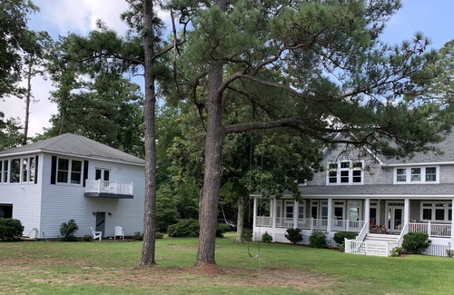 Point Harbor Apartment | Charming Waterfront Studio w/Private Sandy Beach