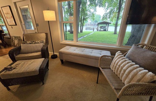 Fremont Cottage | Charming Waterfront 3-Bdrm. Cottage on Wolf River with Private Dock. Fremont, WI