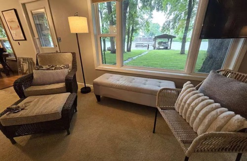 Fremont House | Charming Waterfront 3-Bdrm. Cottage on Wolf River with Private Dock. Fremont, WI