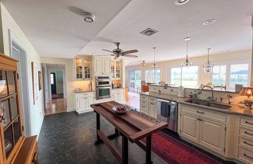 Cambridge House | Charming, waterfront 3-bedroom house in lovely Cambridge with AC, WiFi