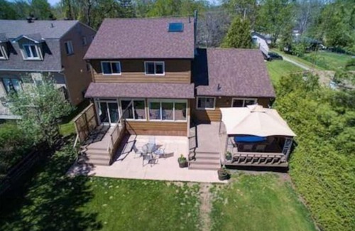 Innisfil House | Charming Waterfront Lakehouse Innisfil Cooks Bay 45 min from GTA !