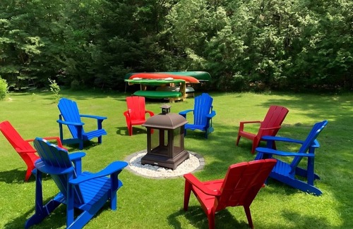 Havelock-Belmont-Methuen Cottage | Charming waterfront retreat nestled on the serene shores of Oak Lake.