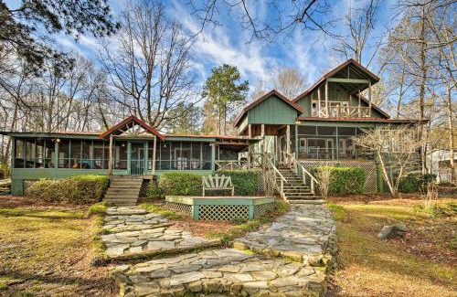 Ridgeway House | Charming Waterfront Ridgeway Cabin with Dock!