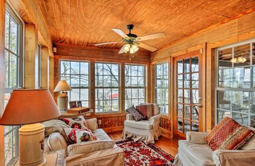 Ridgeway House | Charming Waterfront Ridgeway Cabin with Dock!