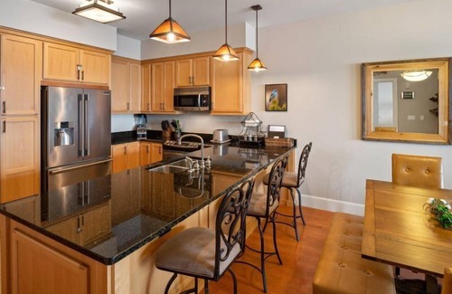 Sandpoint Condo | Charming Waterfront Seasons Condo: Heated pool, hot tub, Spa, Marina, Beach