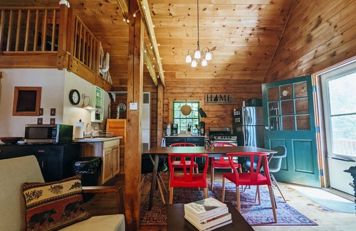 Fitzwilliam House | Charming Waterfront Log Cabin