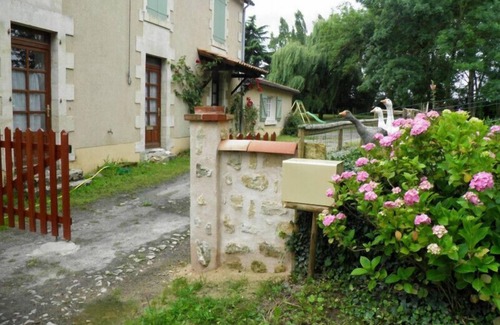 Foussais-Payre Cottage | Charming Watermill Gîte: 6BR, Fireplace, Private Garden, Pond, Terrace, WiFi, Linens Included