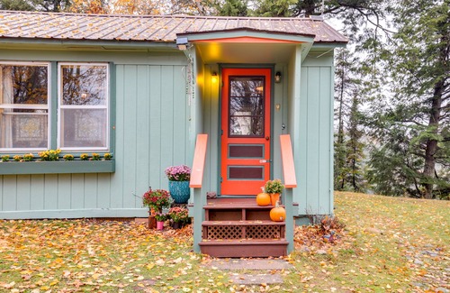 Watersmeet Cabin | Charming Watersmeet Cabin w/Dock on Kitty Island!