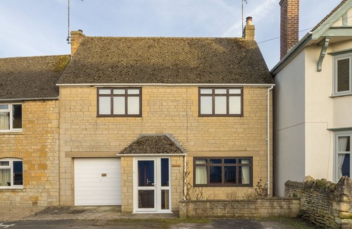 Moreton-in-Marsh Apartment | Charming, well appointed 3 bedroom cottage with a delightful, mature garden